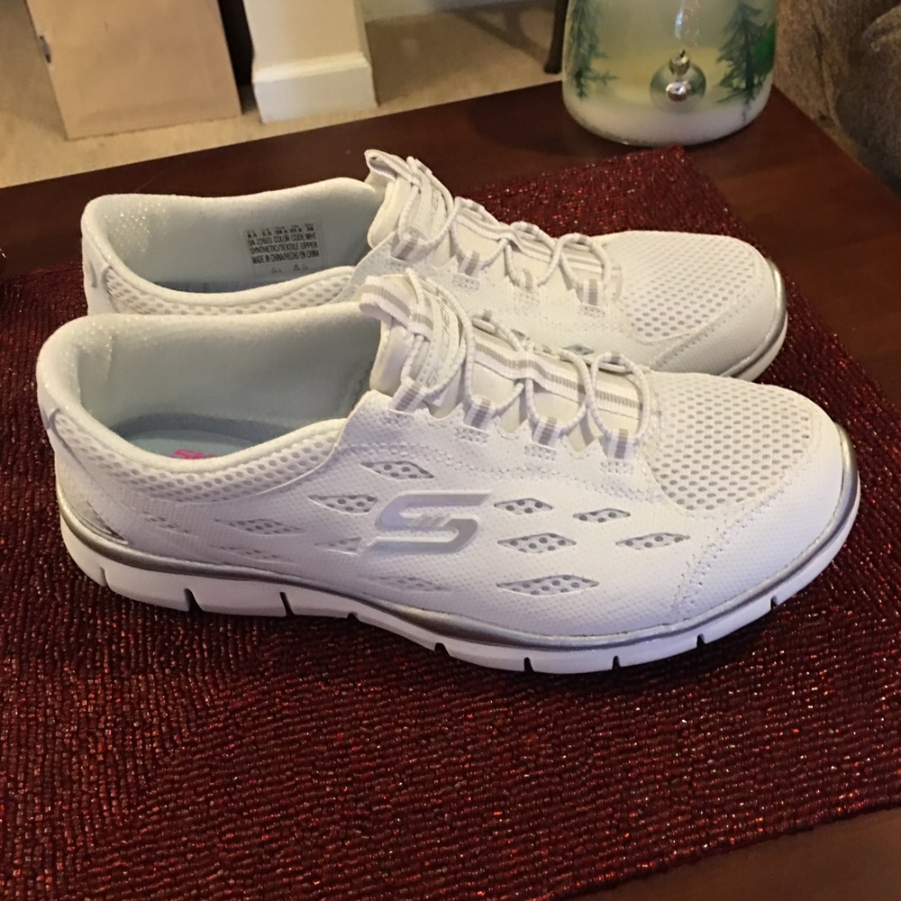 Skechers tennis shoes